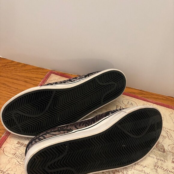 🔥 LIKE NEW NIKE SB ZOOM JANOSKI - DARK GREY ZEBRA PRINT 🔥 - Picture 3 of 5